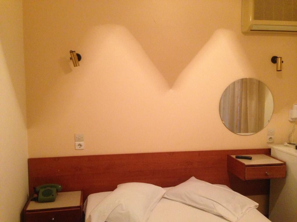 Noufara Hotel كامينا فورلا الغرفة الصورة