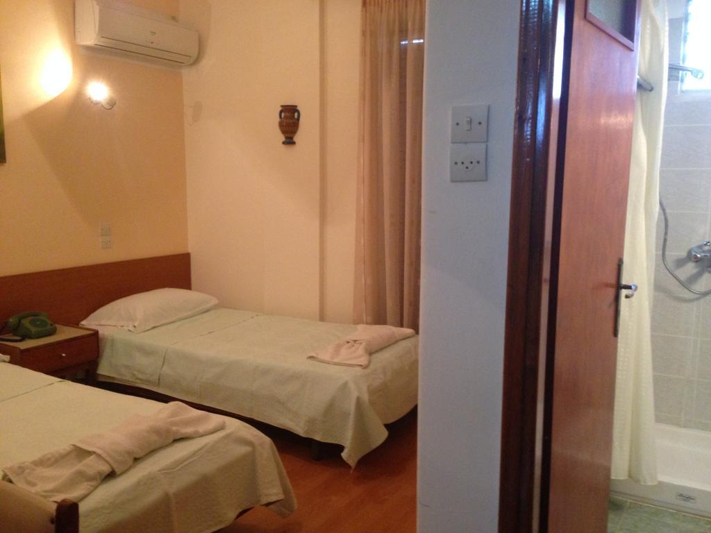 Noufara Hotel كامينا فورلا الغرفة الصورة